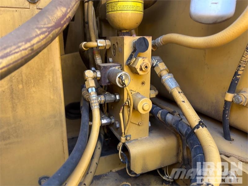 CAT 322L Kāpurķēžu ekskavatori