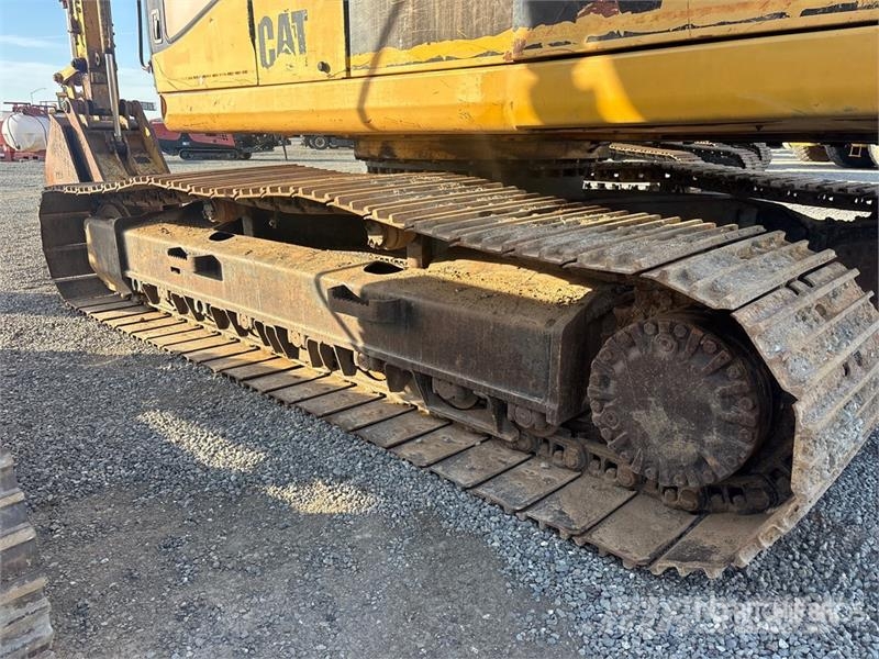 CAT 322L Kāpurķēžu ekskavatori