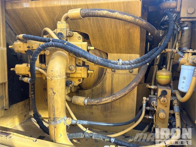 CAT 322L Kāpurķēžu ekskavatori