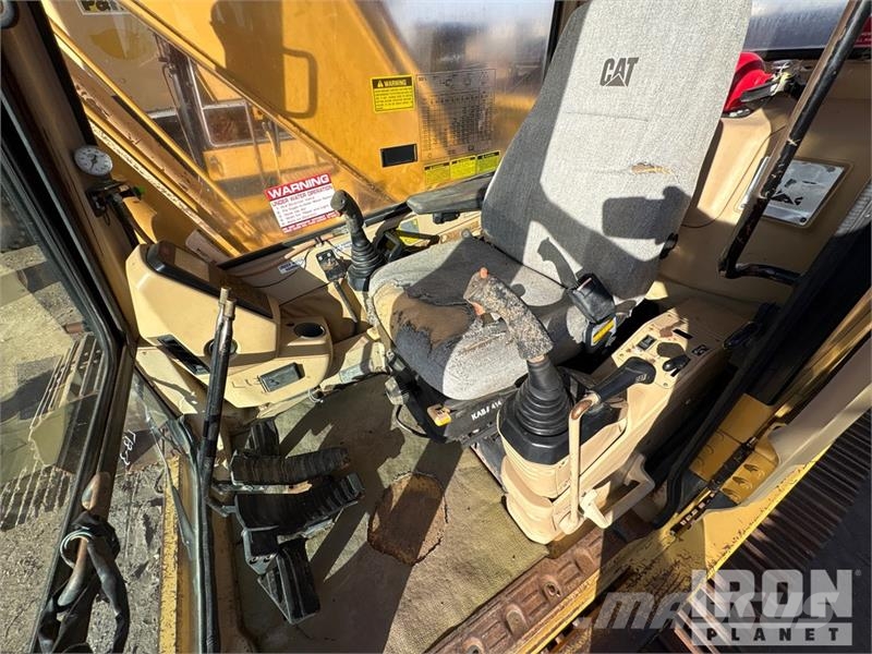 CAT 322L Kāpurķēžu ekskavatori