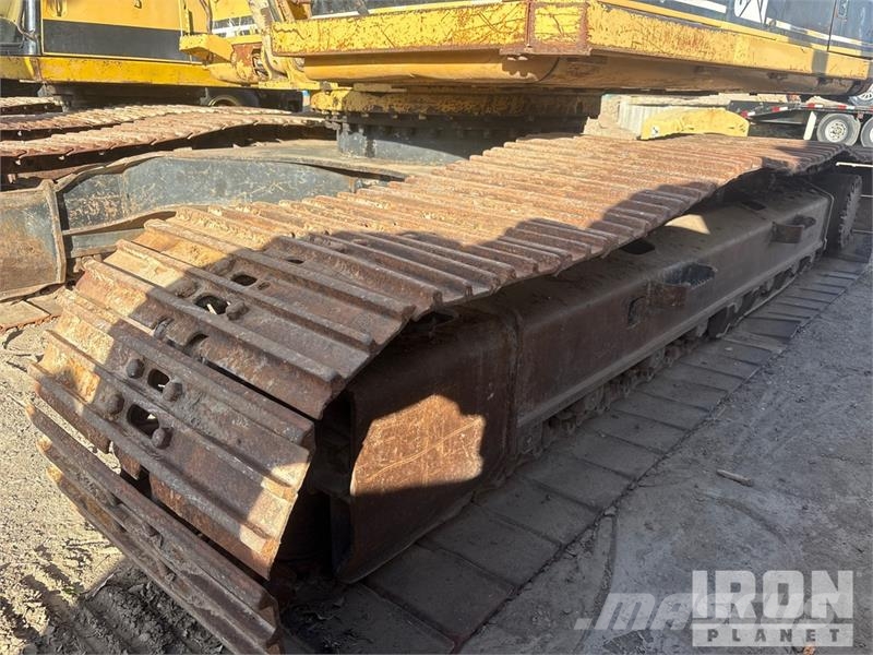 CAT 322L Kāpurķēžu ekskavatori