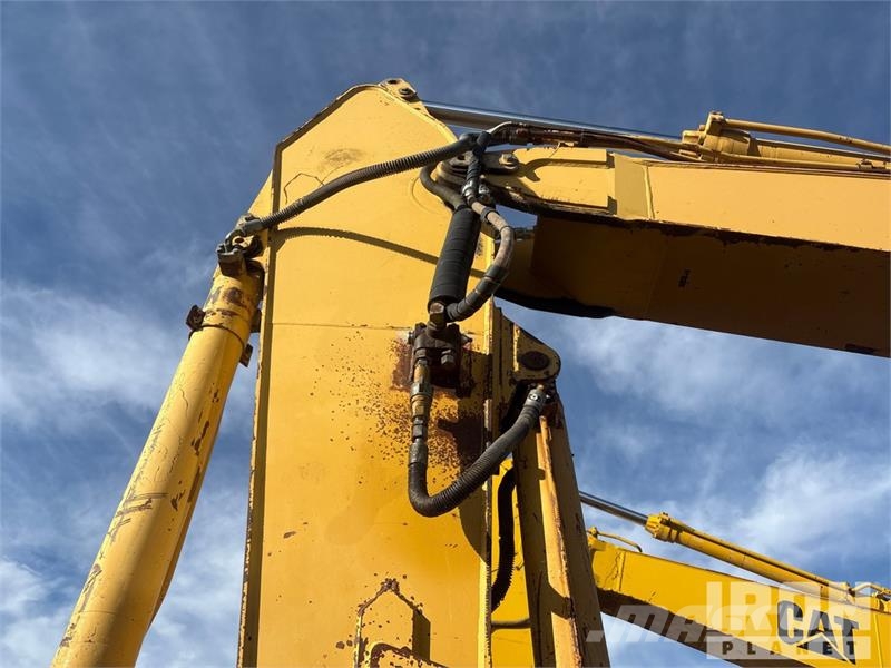 CAT 322L Kāpurķēžu ekskavatori