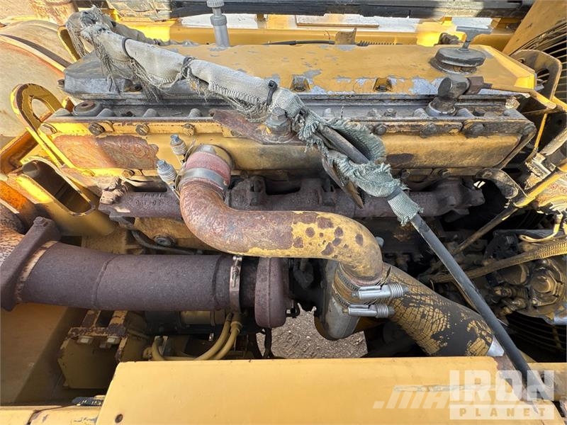 CAT 322L Kāpurķēžu ekskavatori