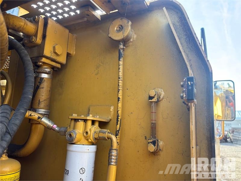 CAT 322L Kāpurķēžu ekskavatori