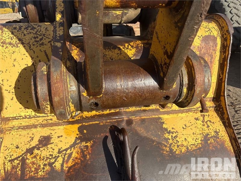 CAT 322L Kāpurķēžu ekskavatori