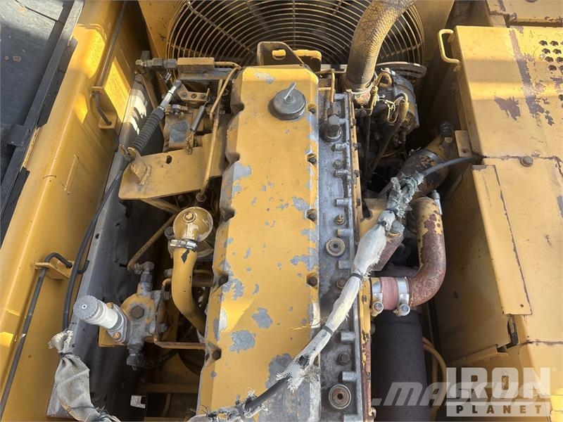 CAT 322L Kāpurķēžu ekskavatori