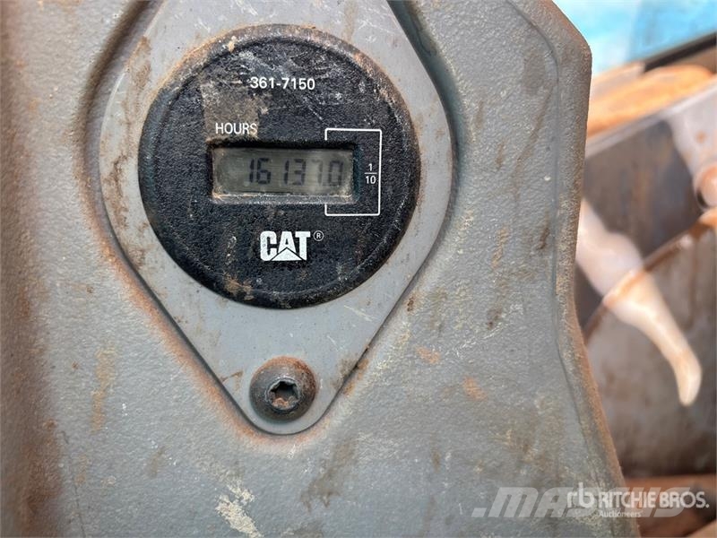CAT 324DFMLL Heel Boom Log Loader لوادر بذراع مفصلي
