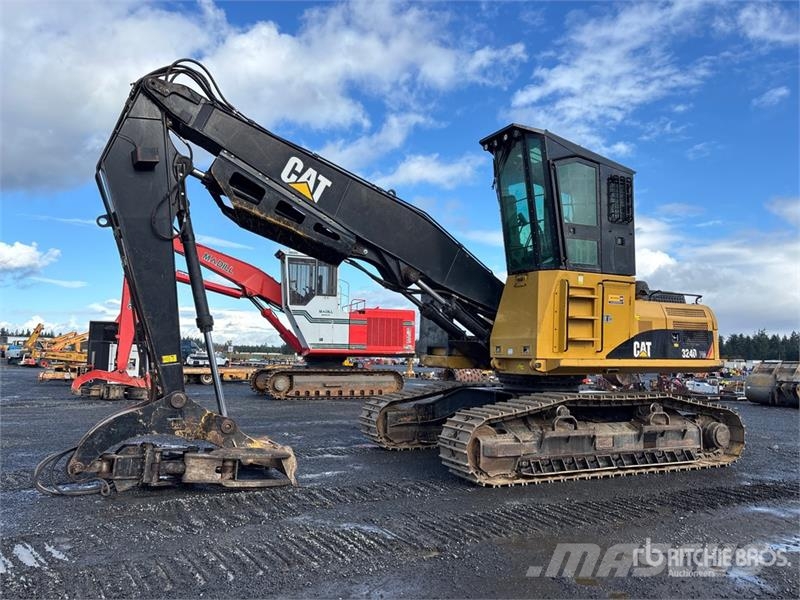 CAT 324DFMLL Heel Boom Log Loader لوادر بذراع مفصلي