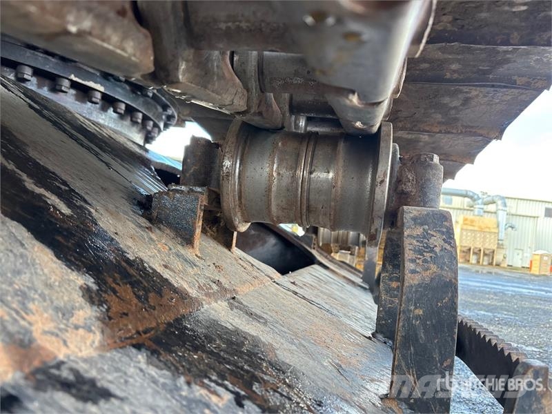 CAT 324DFMLL Heel Boom Log Loader لوادر بذراع مفصلي