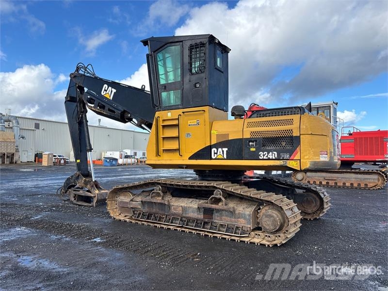 CAT 324DFMLL Heel Boom Log Loader لوادر بذراع مفصلي