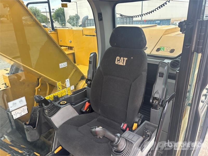 CAT 325 Tracked Excavator Εκσκαφείς με ερπύστριες