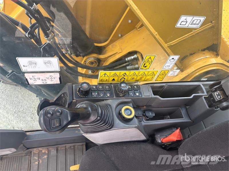CAT 325 Tracked Excavator Εκσκαφείς με ερπύστριες