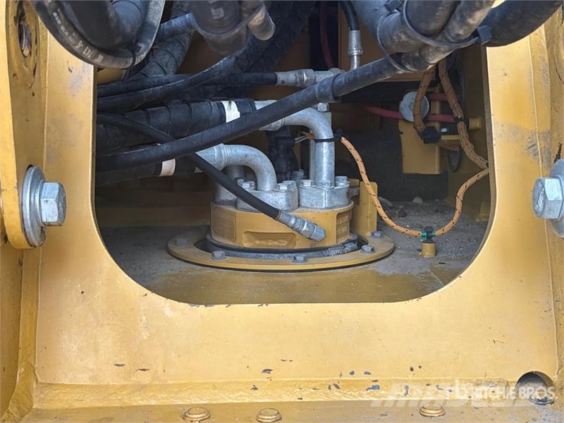 CAT 325 Tracked Excavator Εκσκαφείς με ερπύστριες
