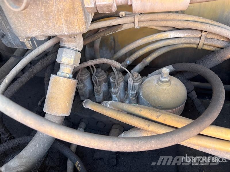 CAT 325B L Crawler excavators