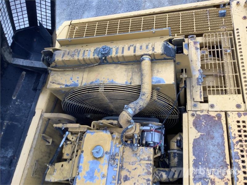 CAT 325L Pelle sur chenilles