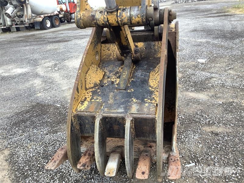 CAT 325L Pelle sur chenilles