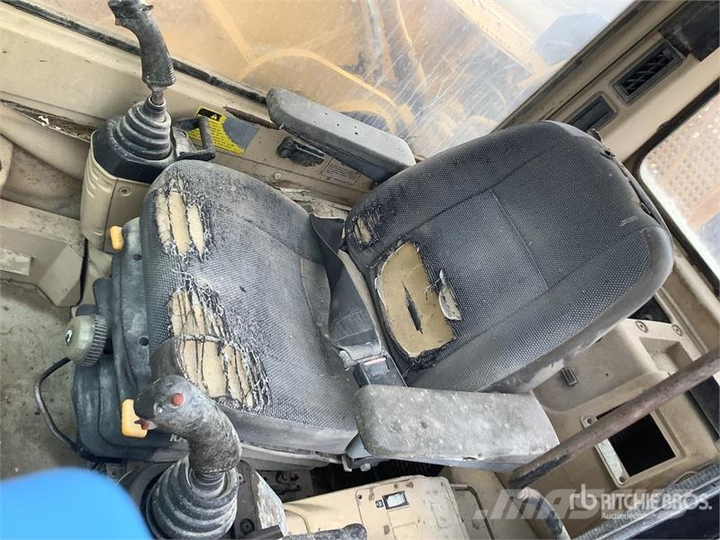 CAT 325L Pelle sur chenilles