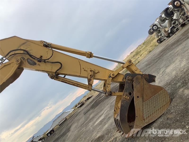 CAT 325L Pelle sur chenilles