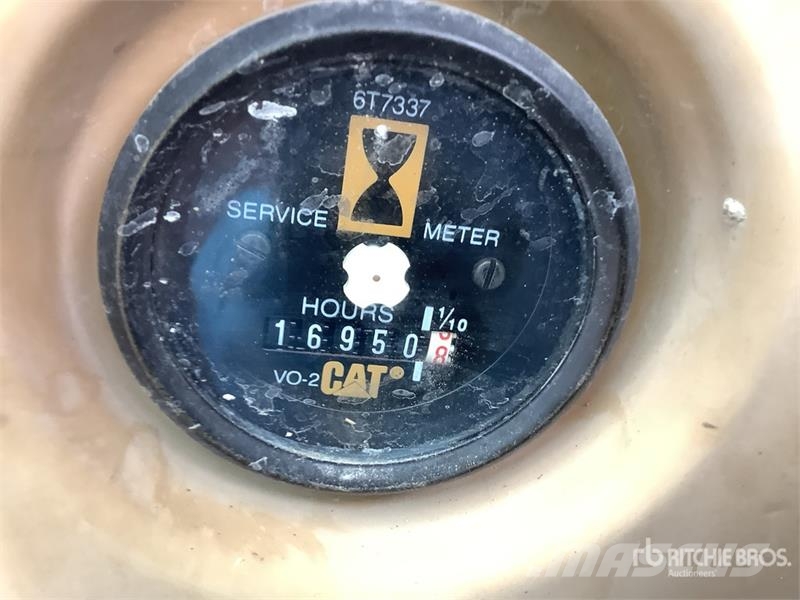 CAT 325L Pelle sur chenilles