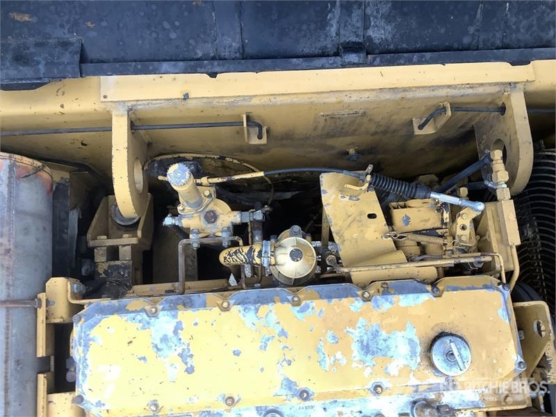 CAT 325L Pelle sur chenilles
