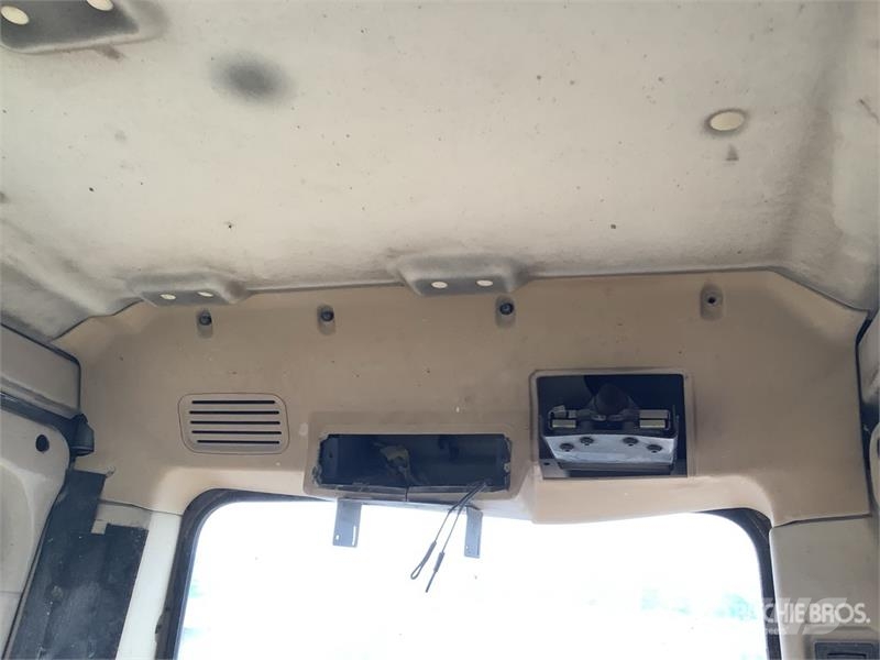 CAT 325L Pelle sur chenilles