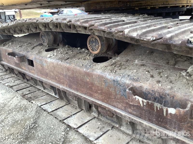 CAT 325L Pelle sur chenilles