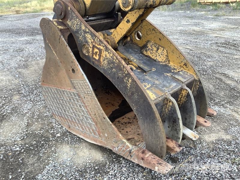 CAT 325L Pelle sur chenilles