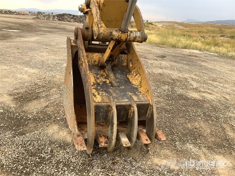 CAT 325L Pelle sur chenilles