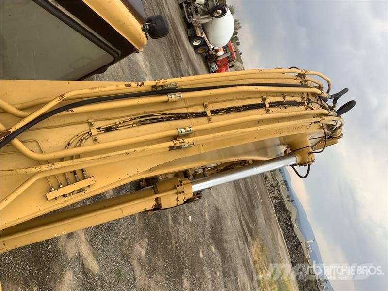 CAT 325L Pelle sur chenilles