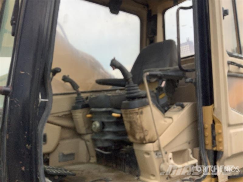 CAT 325L Pelle sur chenilles