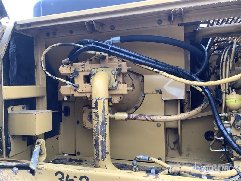 CAT 325L Pelle sur chenilles