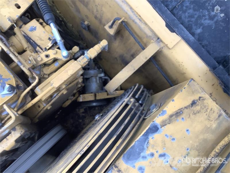CAT 325L Pelle sur chenilles