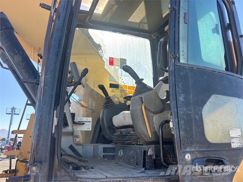 CAT 328D Tracked Excavator Bagri goseničarji