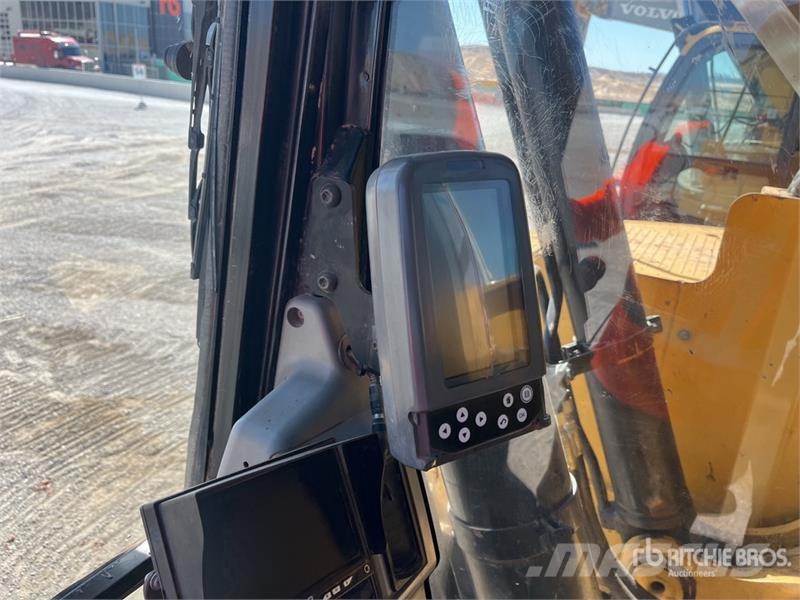 CAT 328D Tracked Excavator Bagri goseničarji