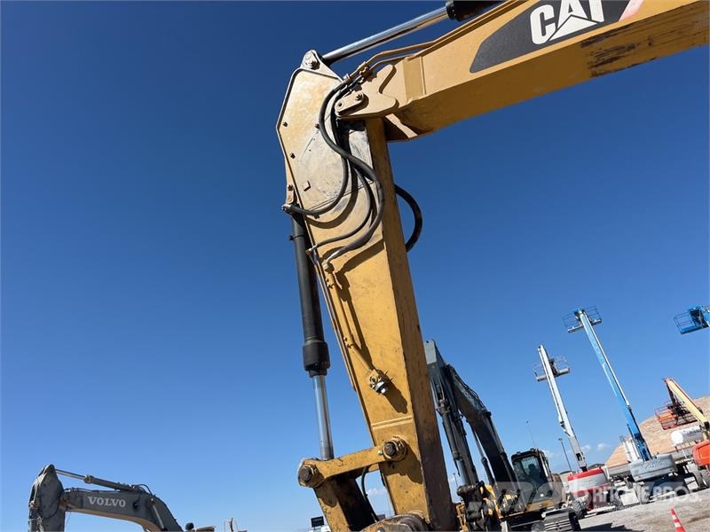 CAT 328D Tracked Excavator Bagri goseničarji
