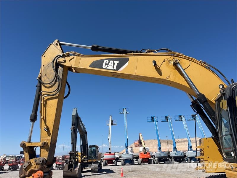 CAT 328D Tracked Excavator Bagri goseničarji