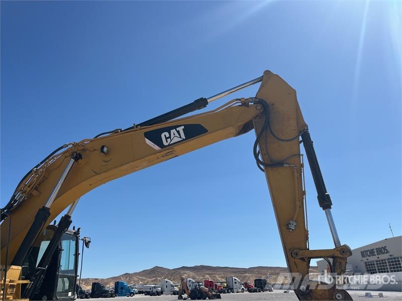 CAT 328D Tracked Excavator Bagri goseničarji