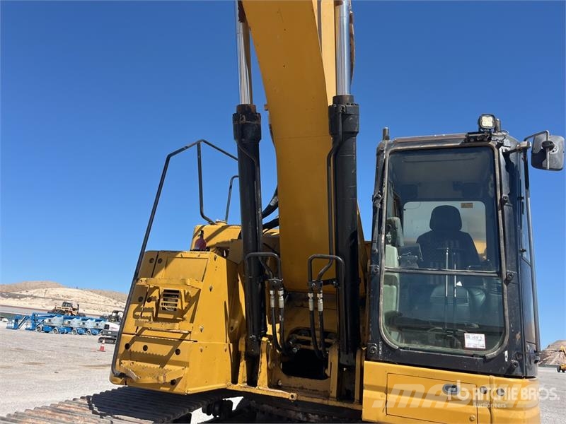 CAT 328D Tracked Excavator Bagri goseničarji