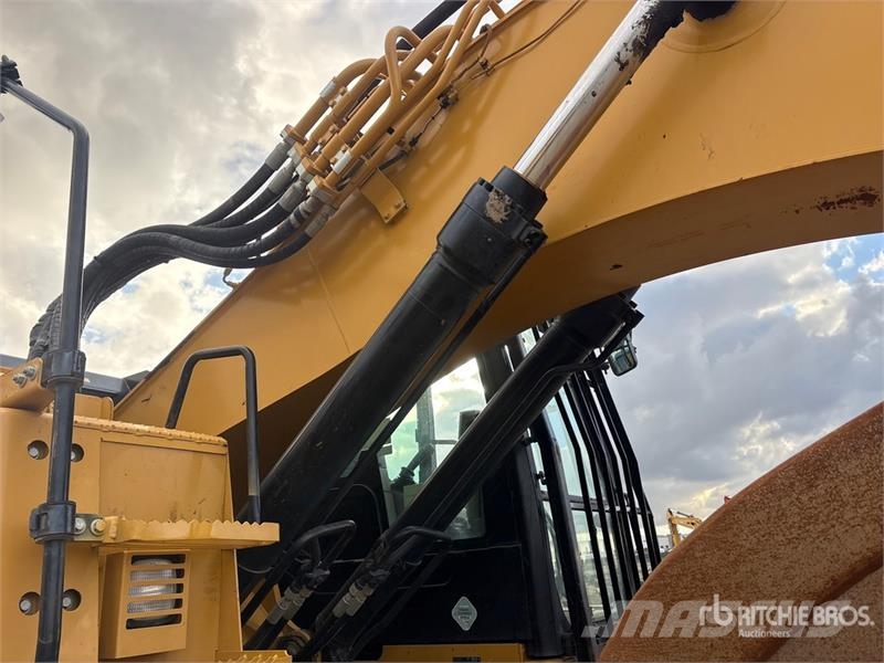 CAT 335FL CR Tracked Excavator Gravemaskiner på larvebånd