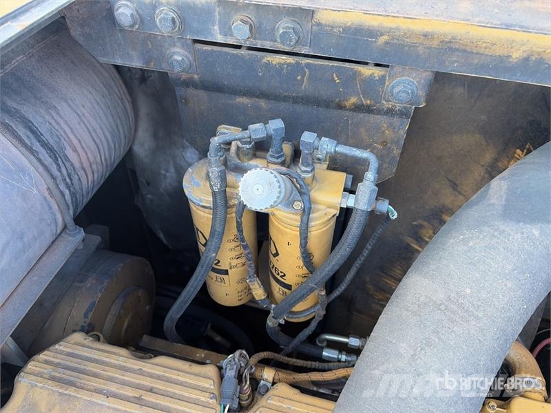 CAT 365B حفارات زحافة