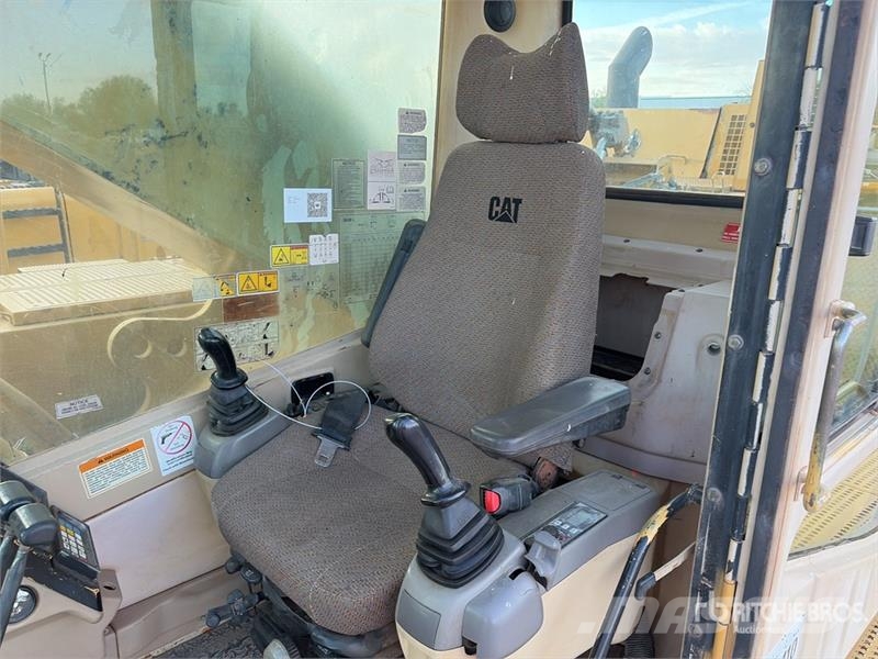 CAT 365B حفارات زحافة