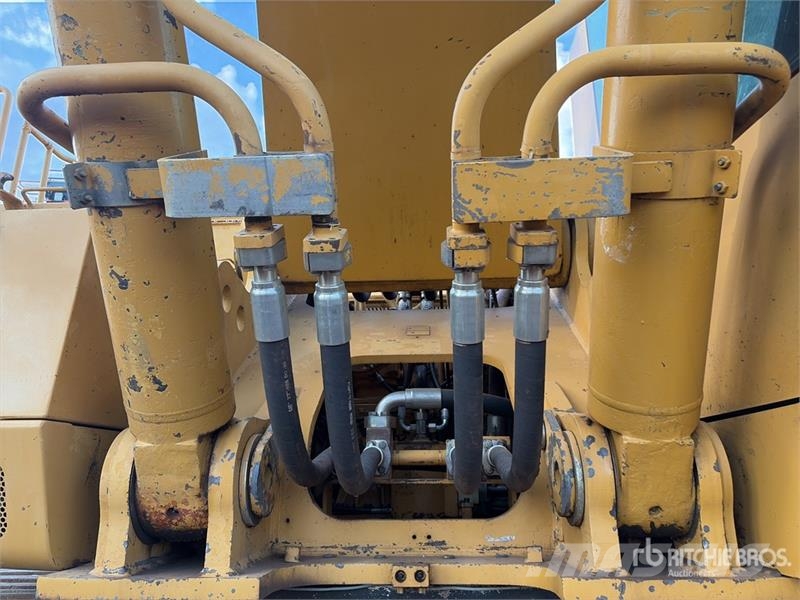 CAT 365B حفارات زحافة