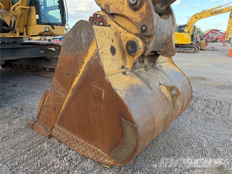 CAT 365B حفارات زحافة