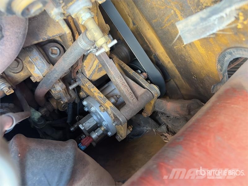 CAT 365B حفارات زحافة