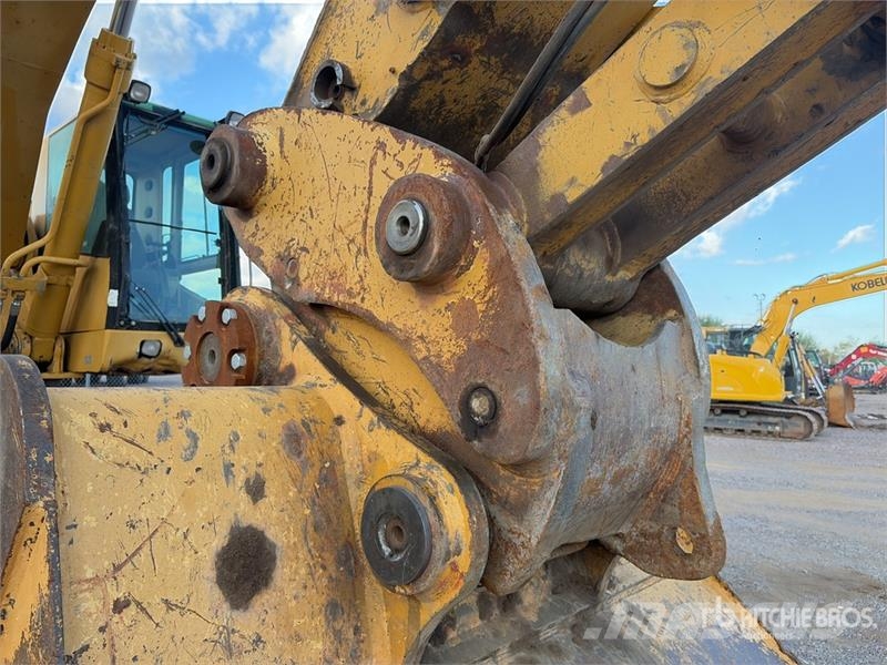 CAT 365B حفارات زحافة