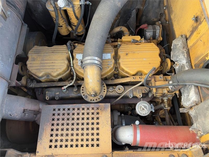 CAT 365B حفارات زحافة