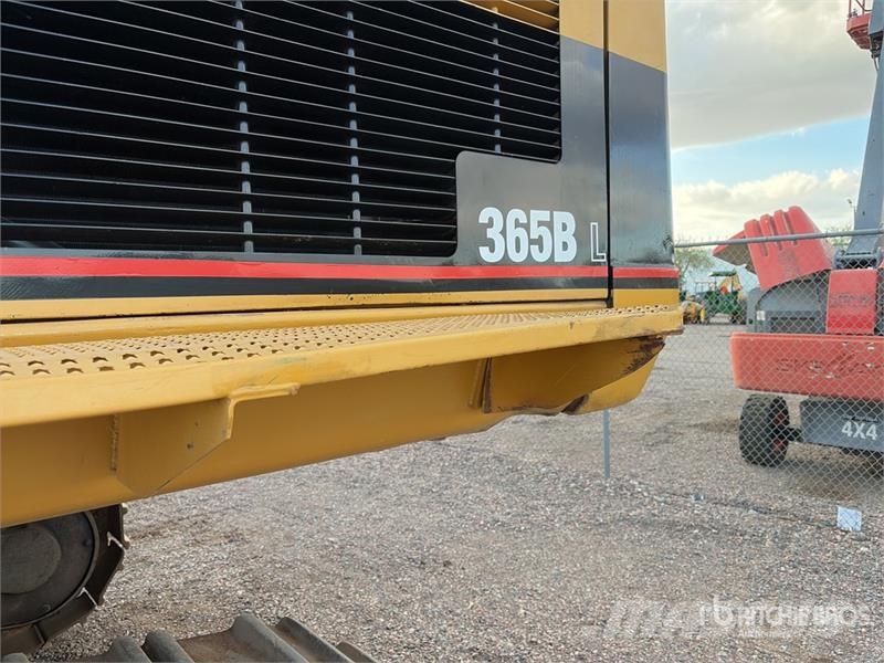 CAT 365B حفارات زحافة