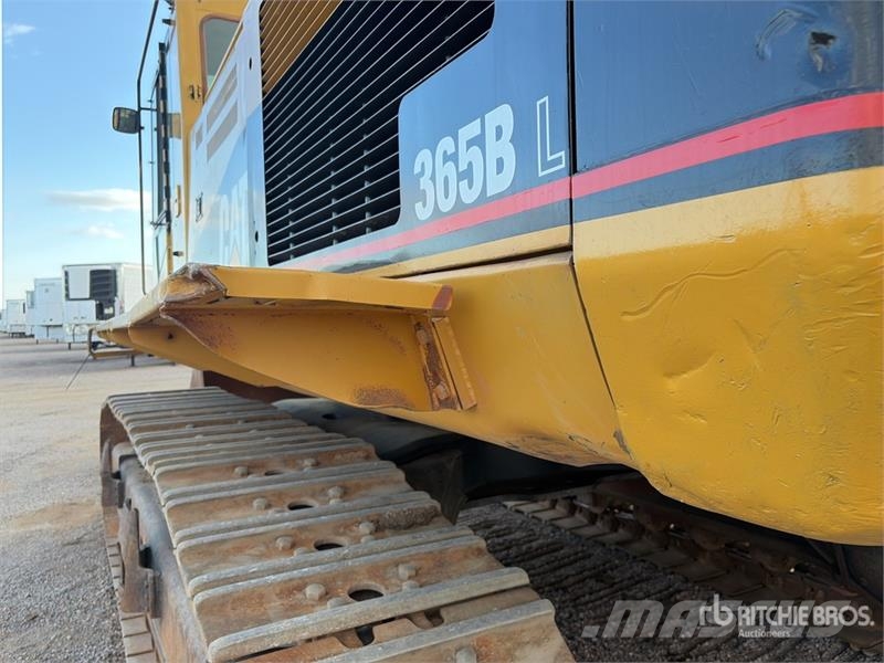 CAT 365B حفارات زحافة