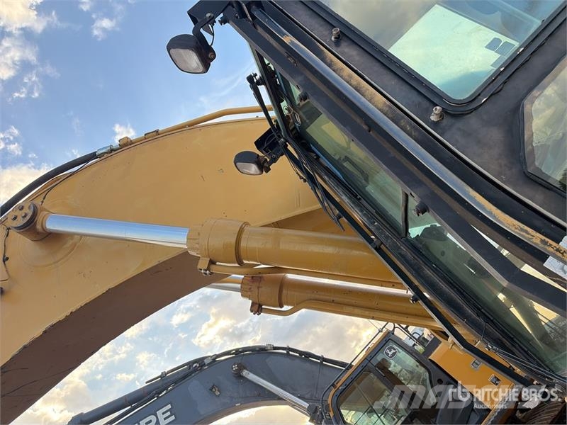 CAT 365B حفارات زحافة