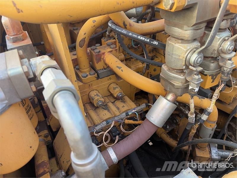 CAT 365B حفارات زحافة